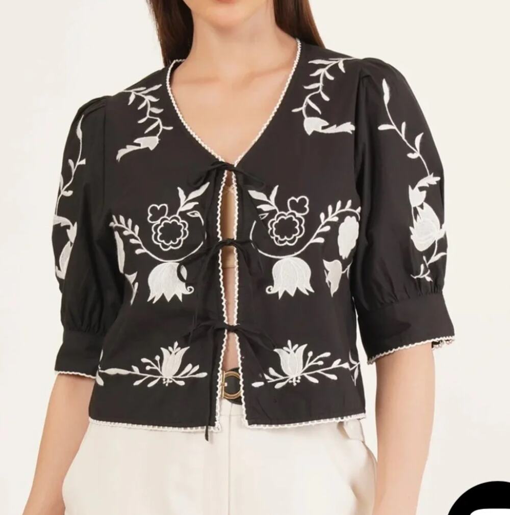 Anthropologie Boho Chic Joie Noirelle Black Floral Embroidery Top Scallop Trim M